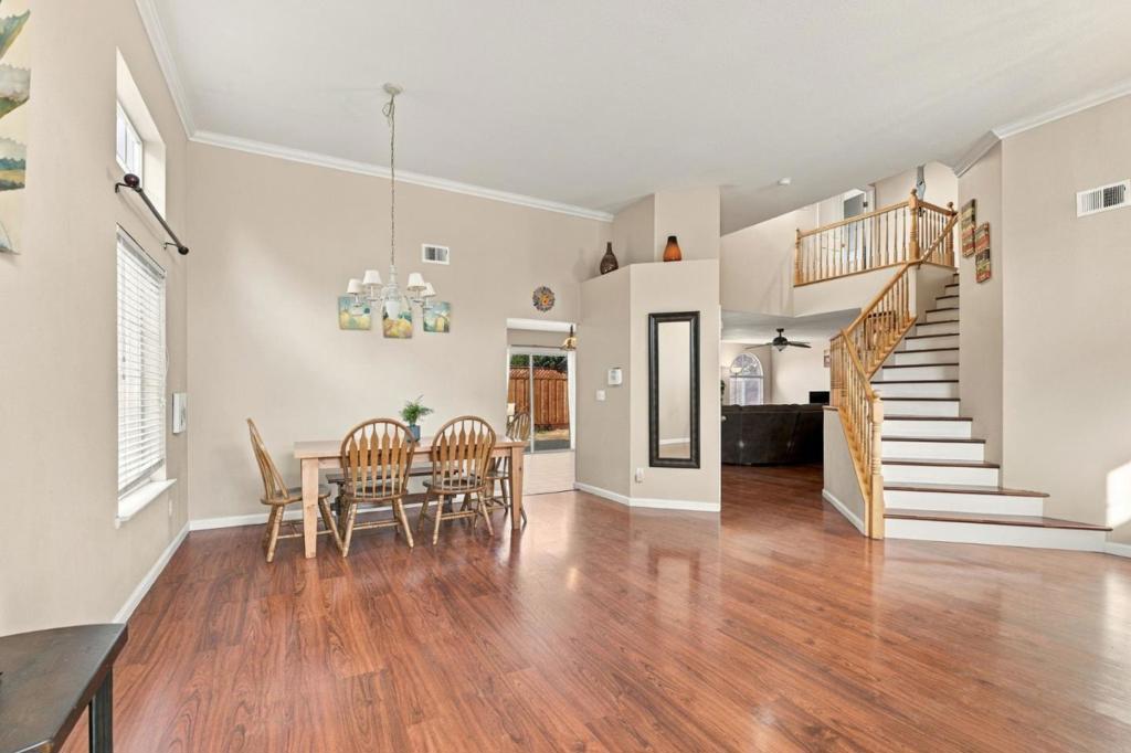 2120 Primrose Court Property Photo 3