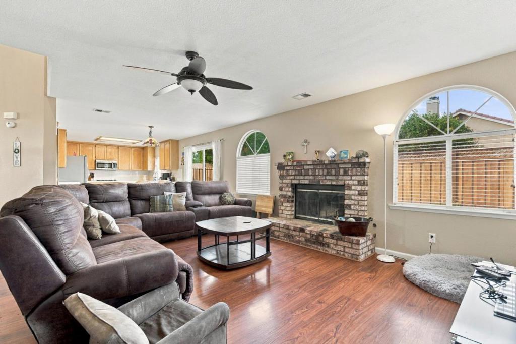 2120 Primrose Court Property Photo 4