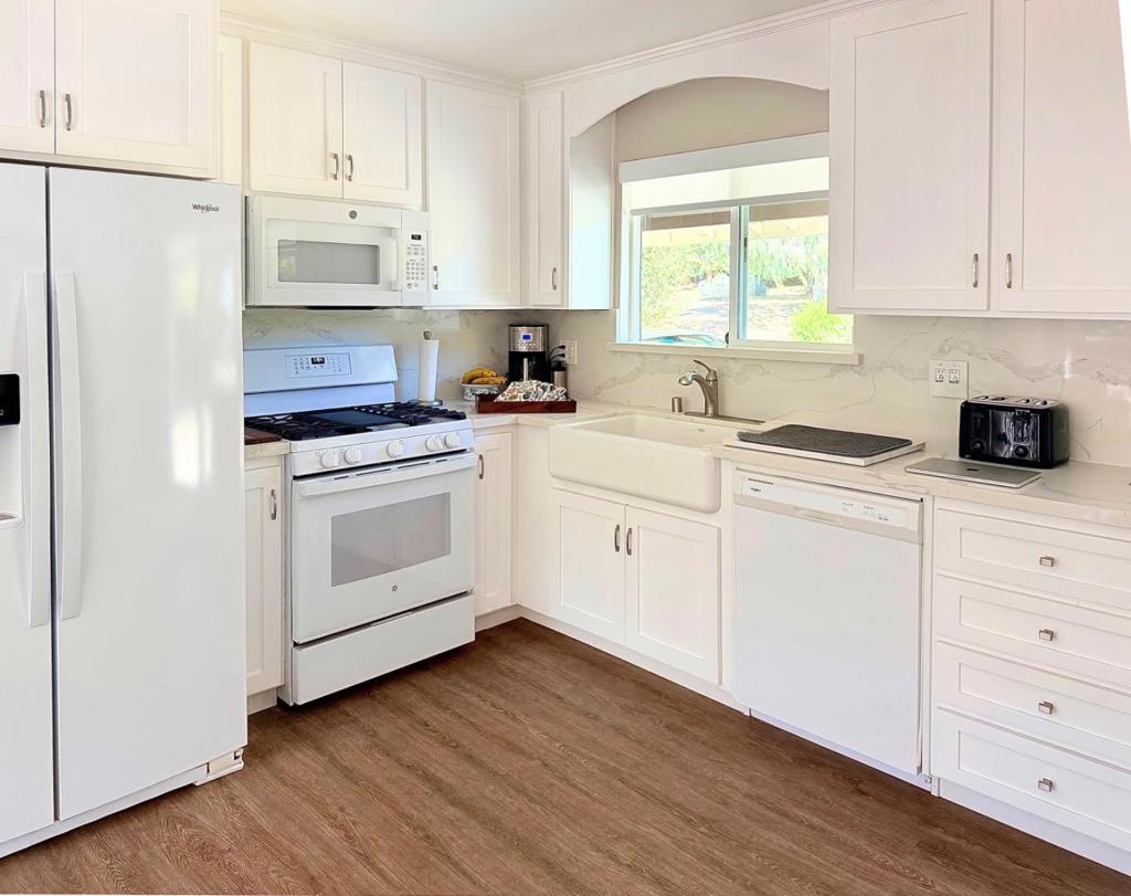 2 Laguna Robles Property Photo 5