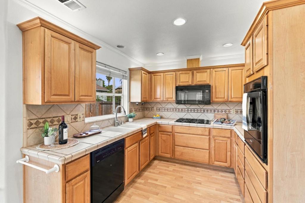 1490 Farragot Drive Property Photo 8