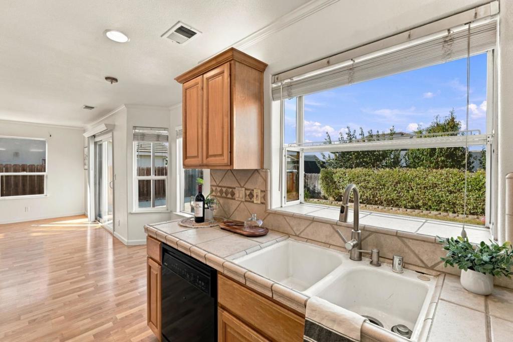 1490 Farragot Drive Property Photo 10