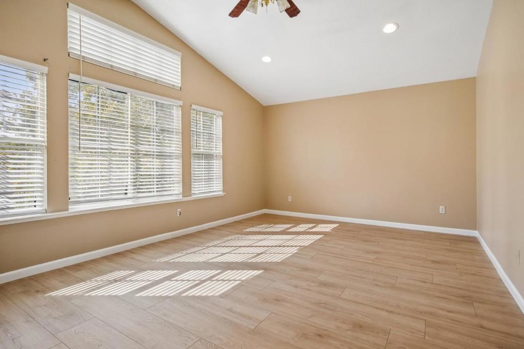421 De Bord Drive Property Photo 16
