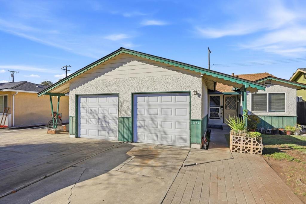 1643 Stardust Court Property Photo 3