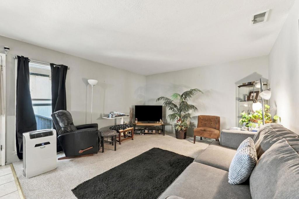 1643 Stardust Court Property Photo 7
