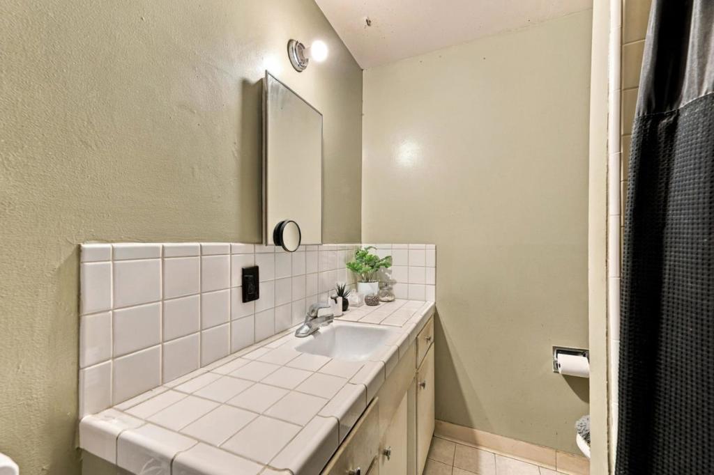 1643 Stardust Court Property Photo 24