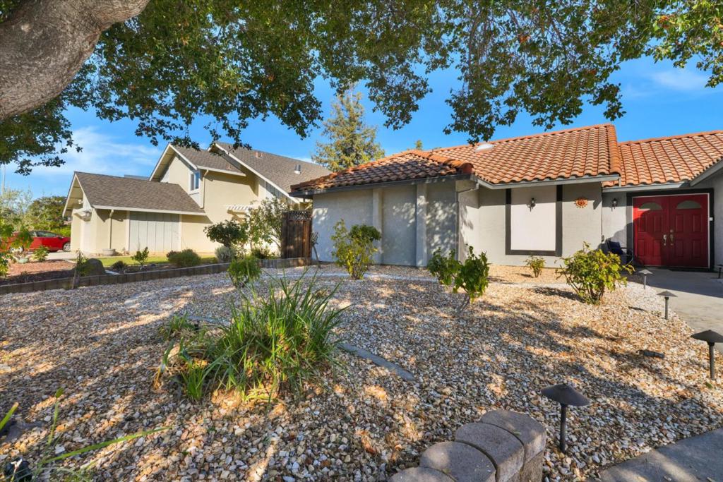 2979 Silverland Drive Property Photo 3