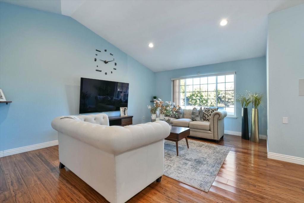 2979 Silverland Drive Property Photo 8