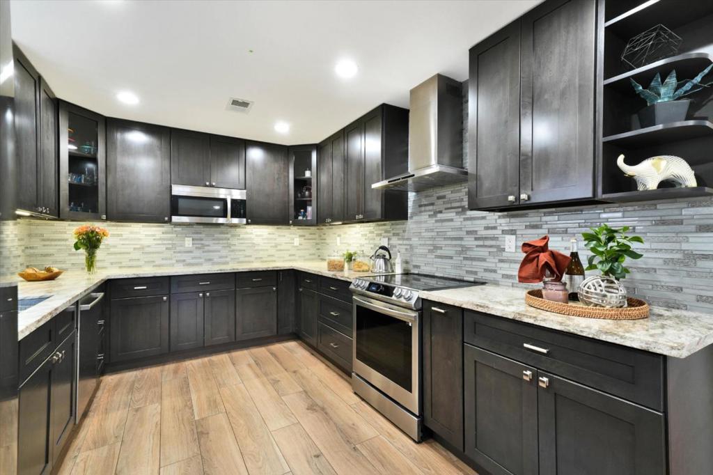 2979 Silverland Drive Property Photo 17