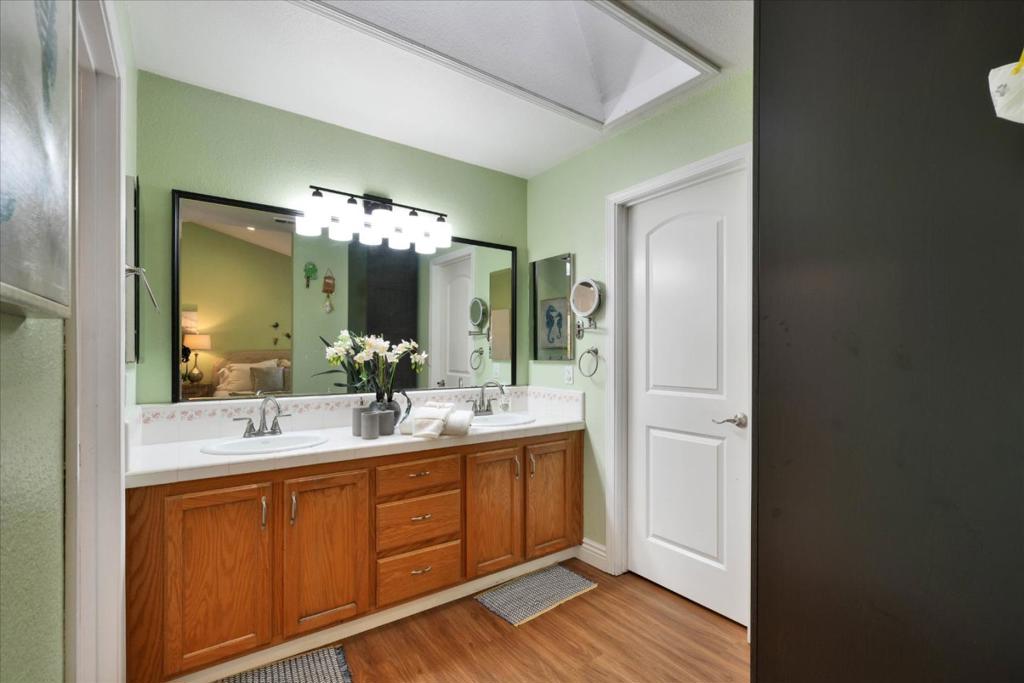2979 Silverland Drive Property Photo 45
