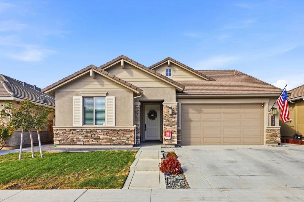 1612 Goldenstar Court Property Photo 2