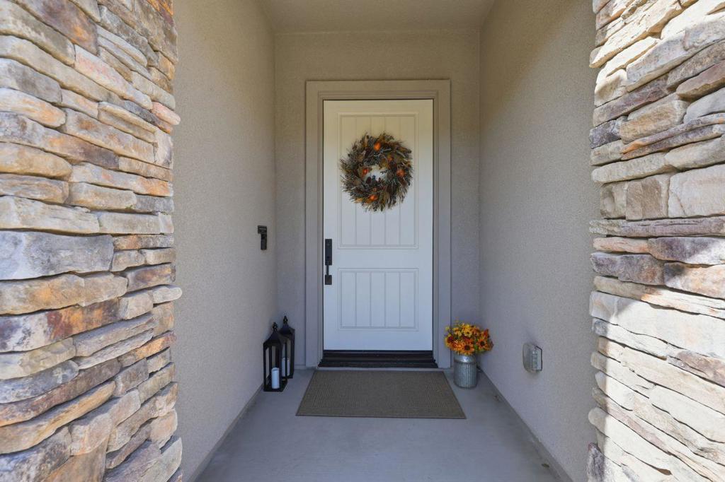 1612 Goldenstar Court Property Photo 3