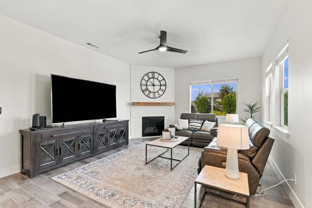 1612 Goldenstar Court Property Photo 6