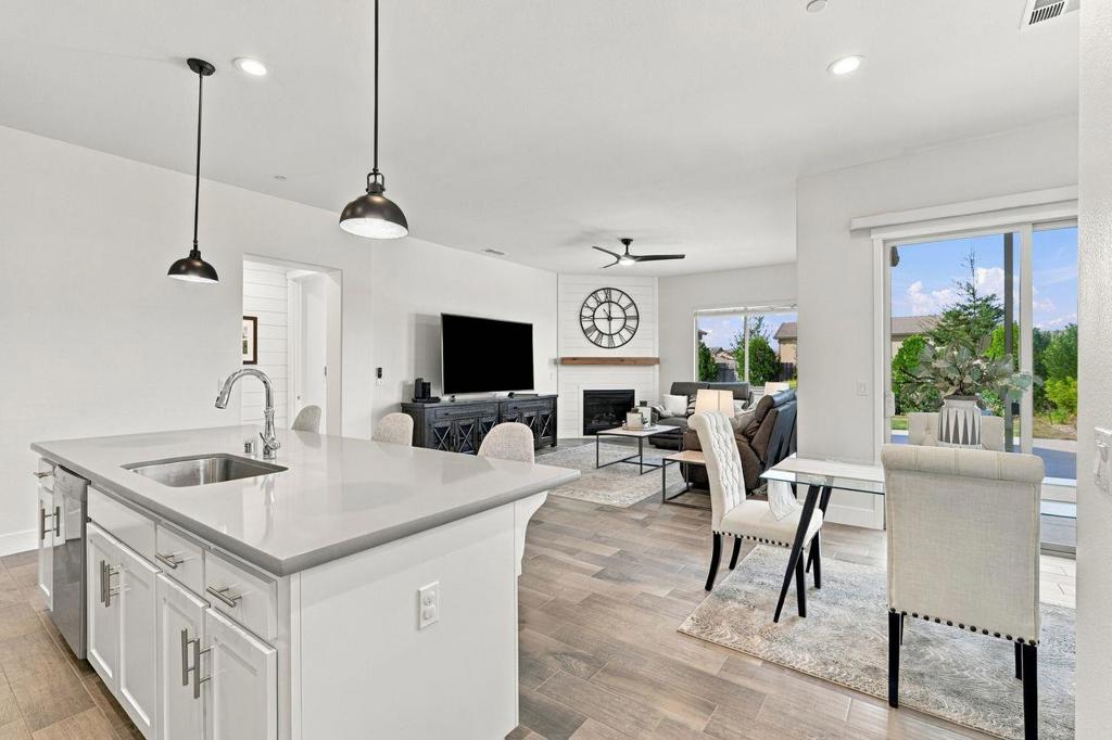 1612 Goldenstar Court Property Photo 8
