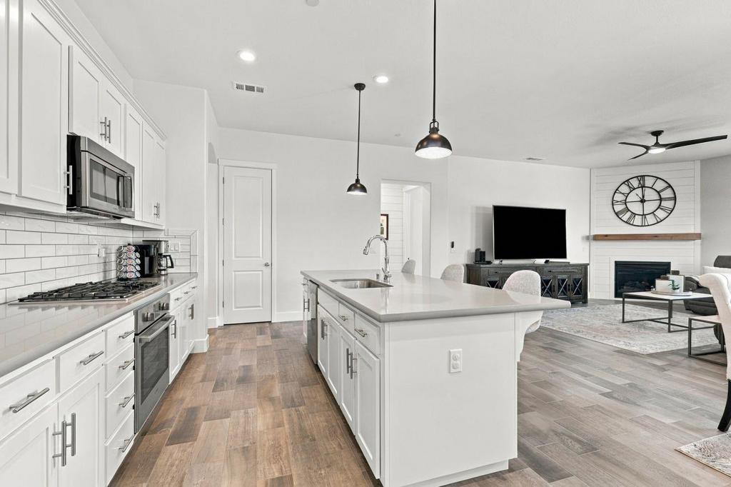 1612 Goldenstar Court Property Photo 10