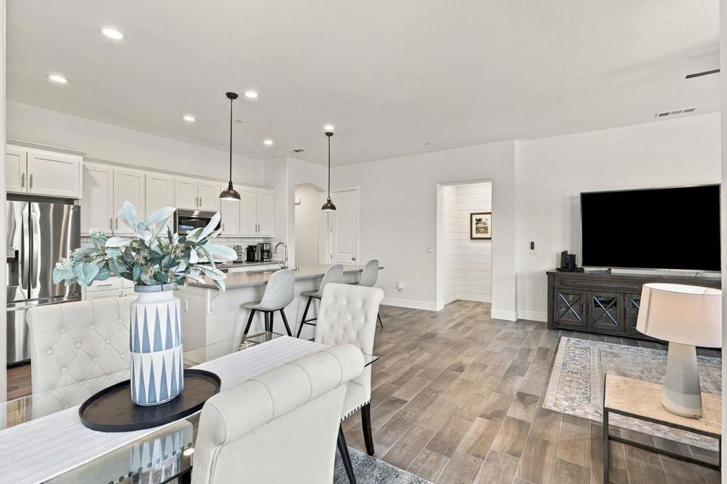 1612 Goldenstar Court Property Photo 15