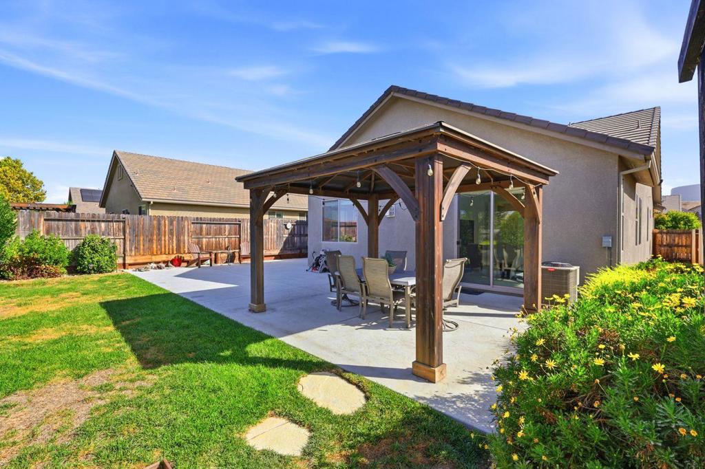 1612 Goldenstar Court Property Photo 32