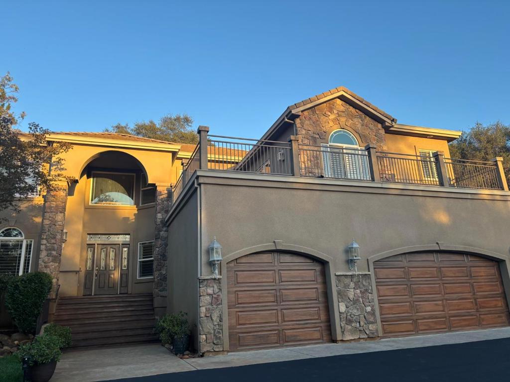 1190 Squirrel Creek Place Property Photo 1