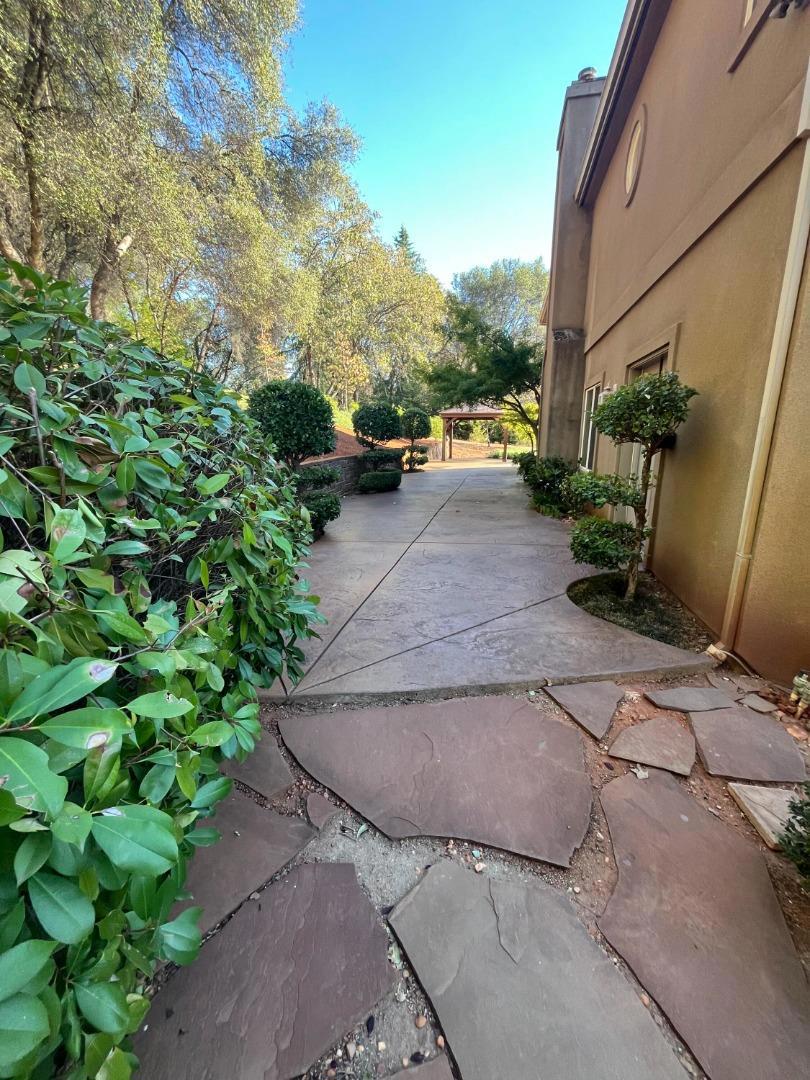 1190 Squirrel Creek Place Property Photo 4
