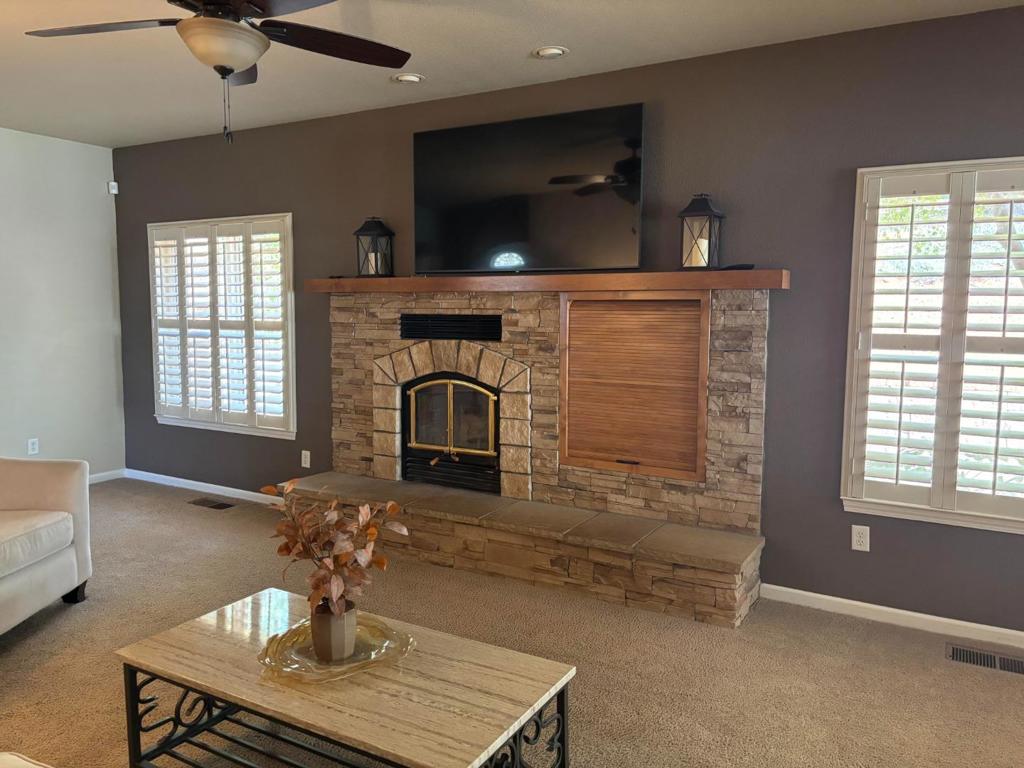 1190 Squirrel Creek Place Property Photo 16