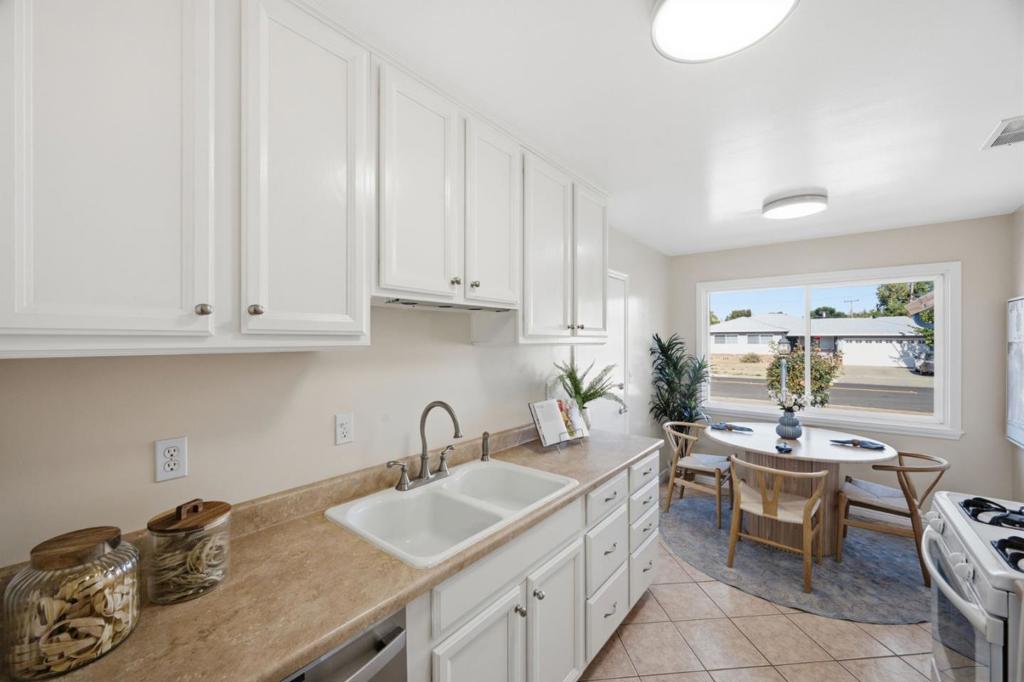 1858 Comstock Lane Property Photo 13