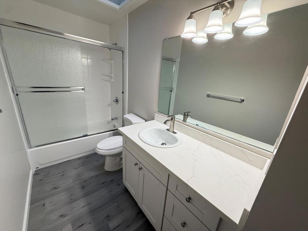 2583 Benton Street Property Photo 16