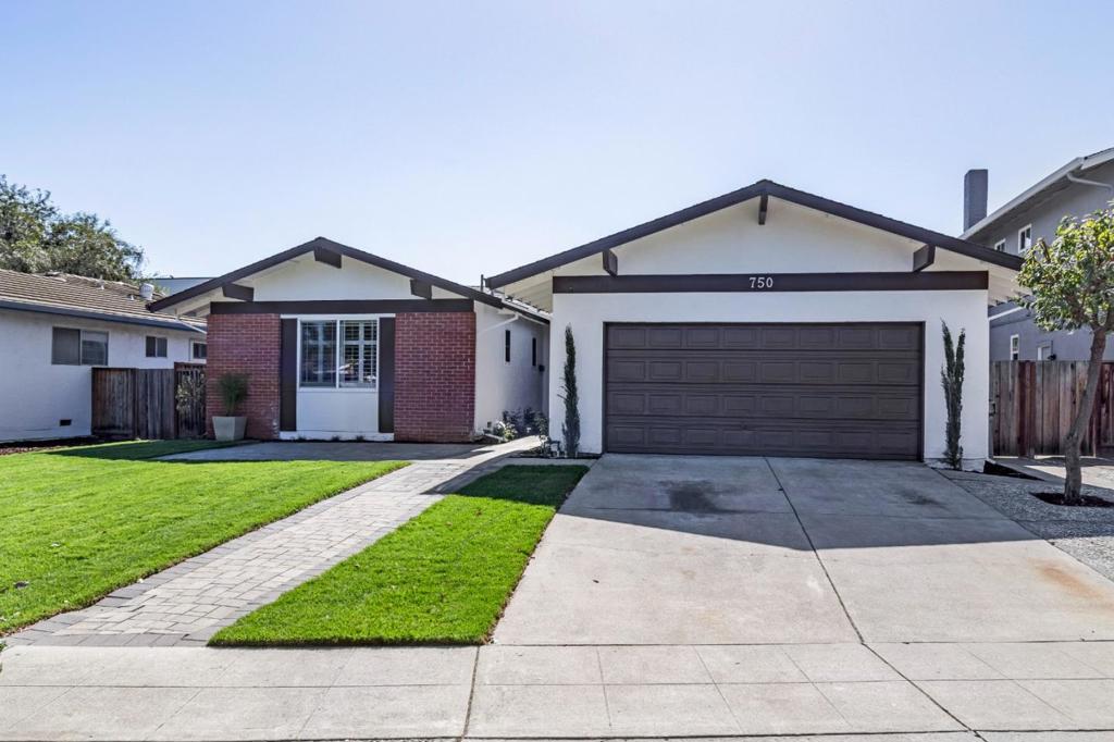 750 Almeria Drive Property Photo 4