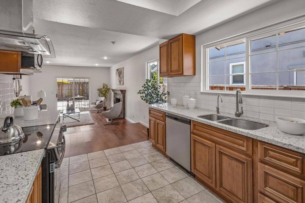 750 Almeria Drive Property Photo 10