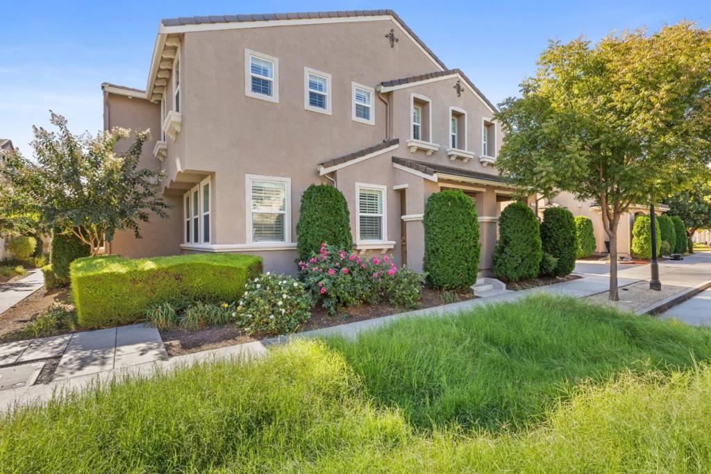 56 Caspian Property Photo 1