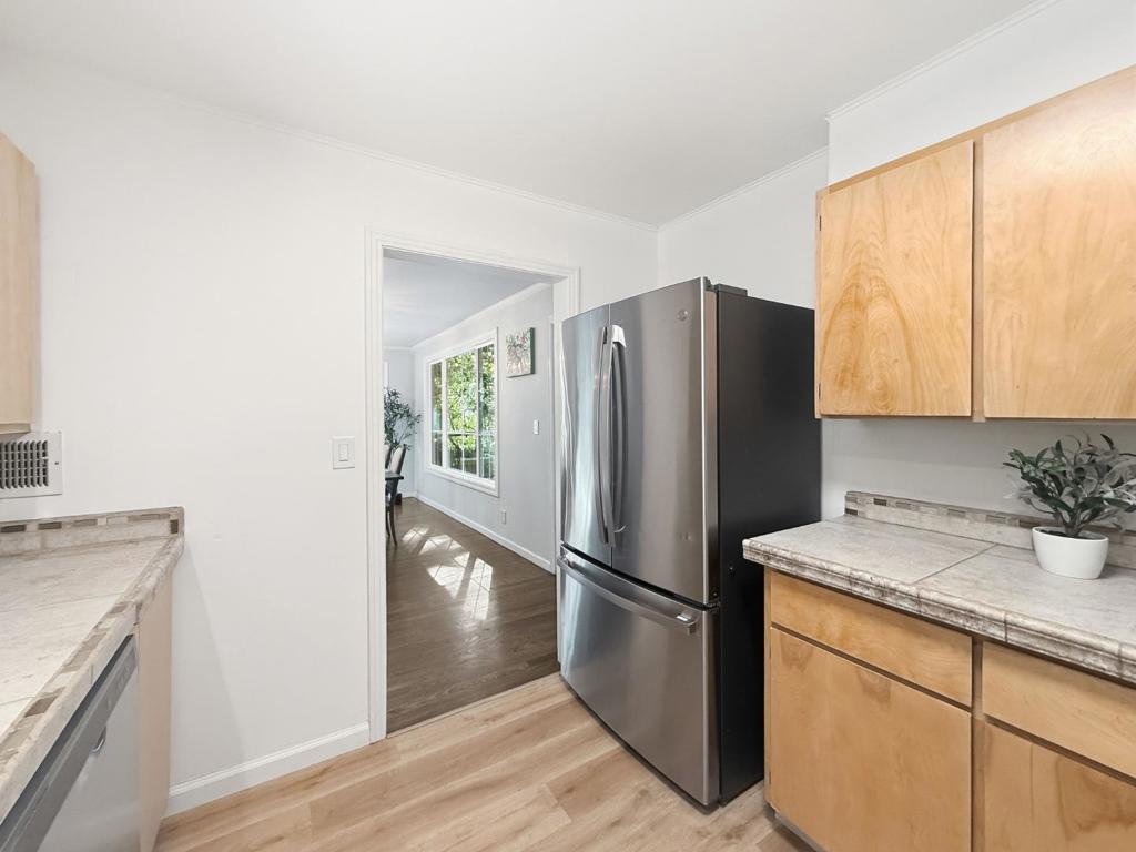 625 Nottingham Way Property Photo 8
