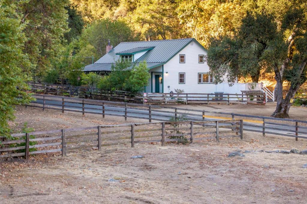 38652 Tassajara Road Property Photo 10