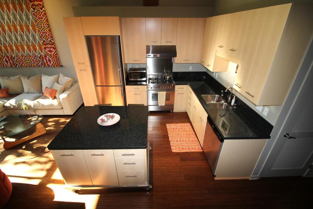 879 Indiana Street 105 Property Photo 6