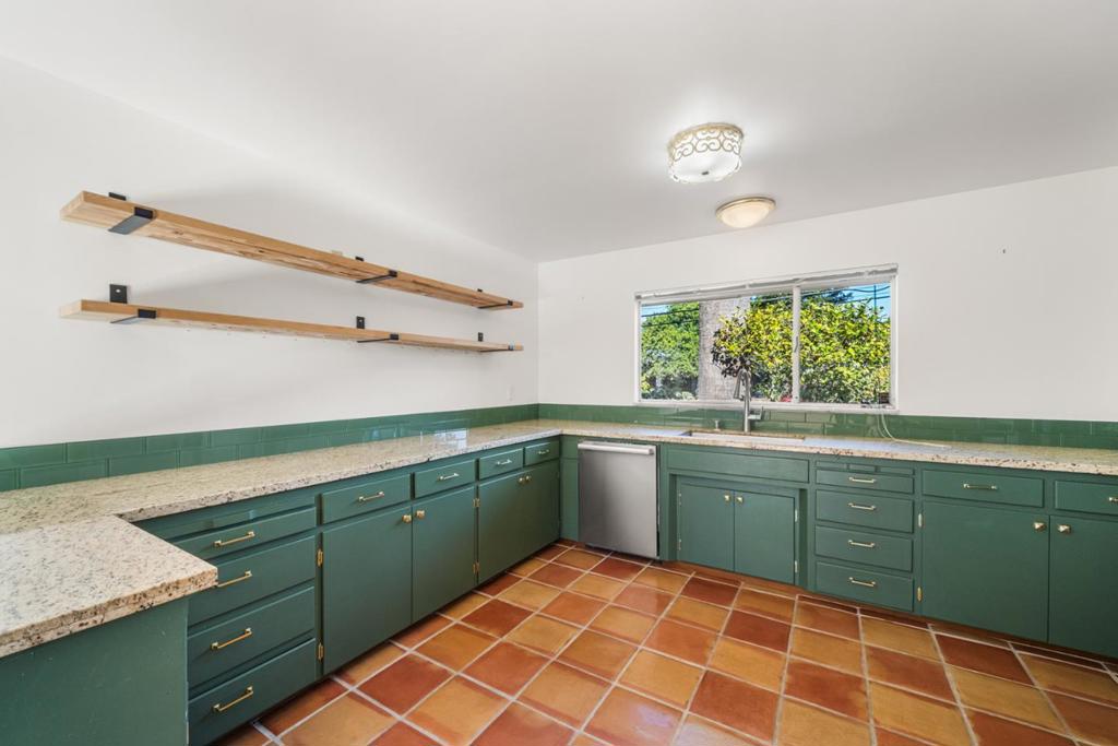 ML82064665 Property Photo 18