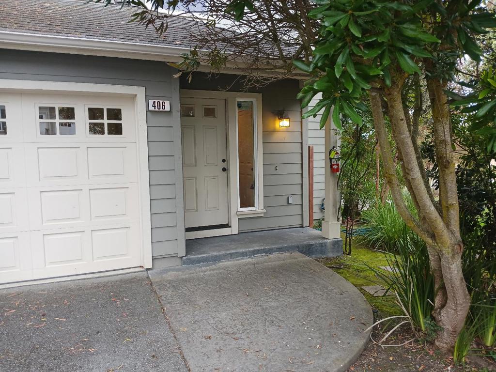 406 Coronado Street Property Photo 1