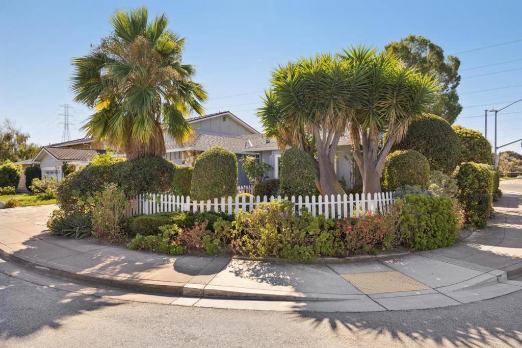 999 Lurline Drive Property Photo 4