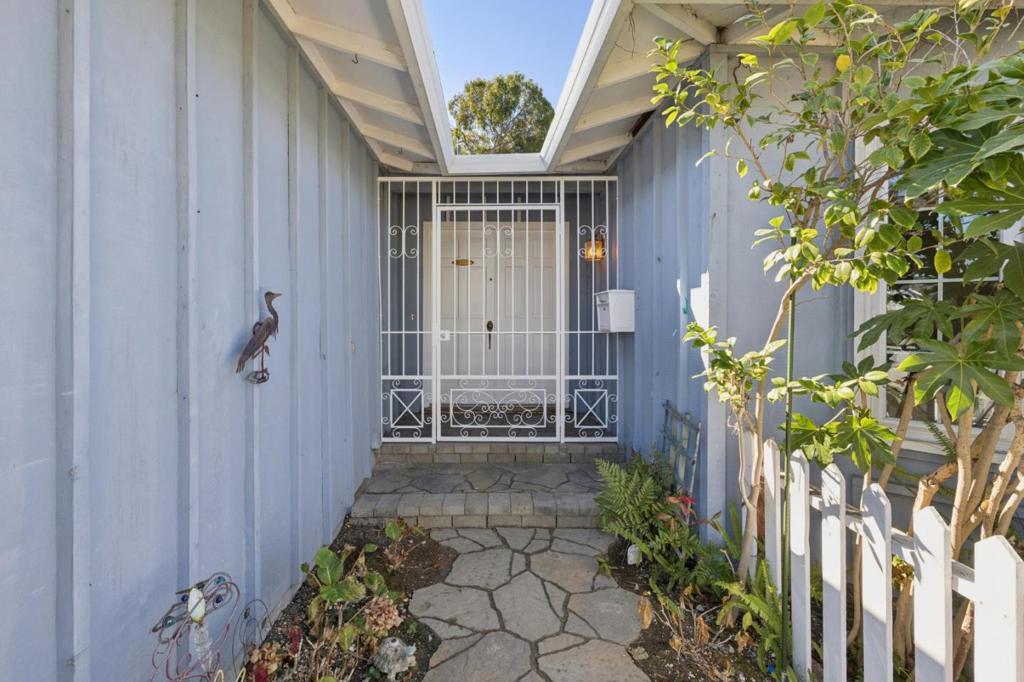 999 Lurline Drive Property Photo 9