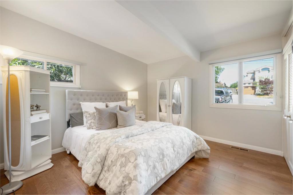 730 Greenview Place Property Photo 13