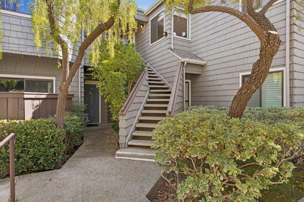 927 Shoreline Drive Property Photo 3