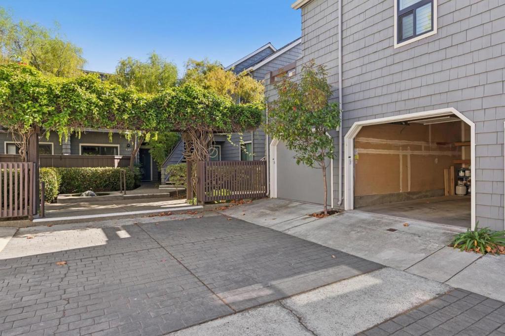 927 Shoreline Drive Property Photo 37