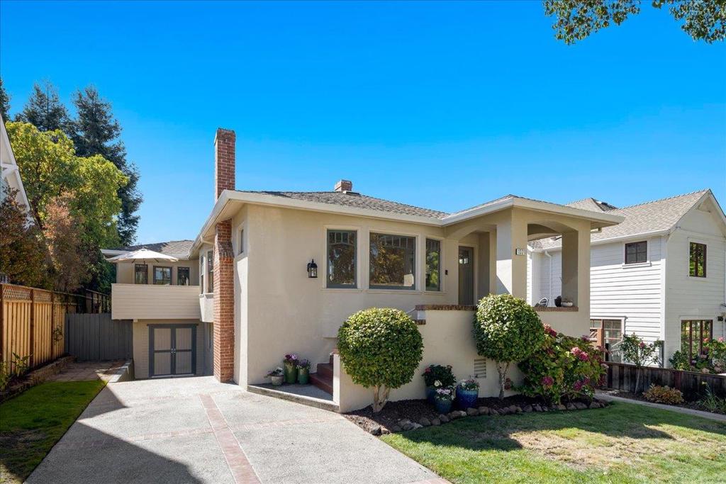 1321 Cabrillo Avenue Property Photo 3