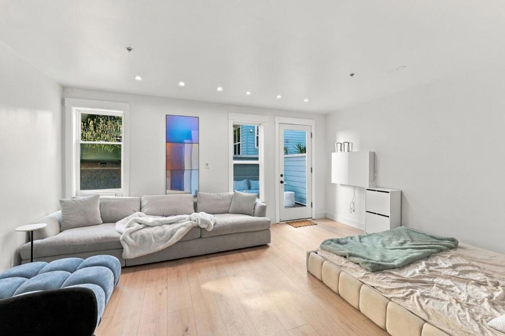270 Valencia Street 205 Property Photo 5
