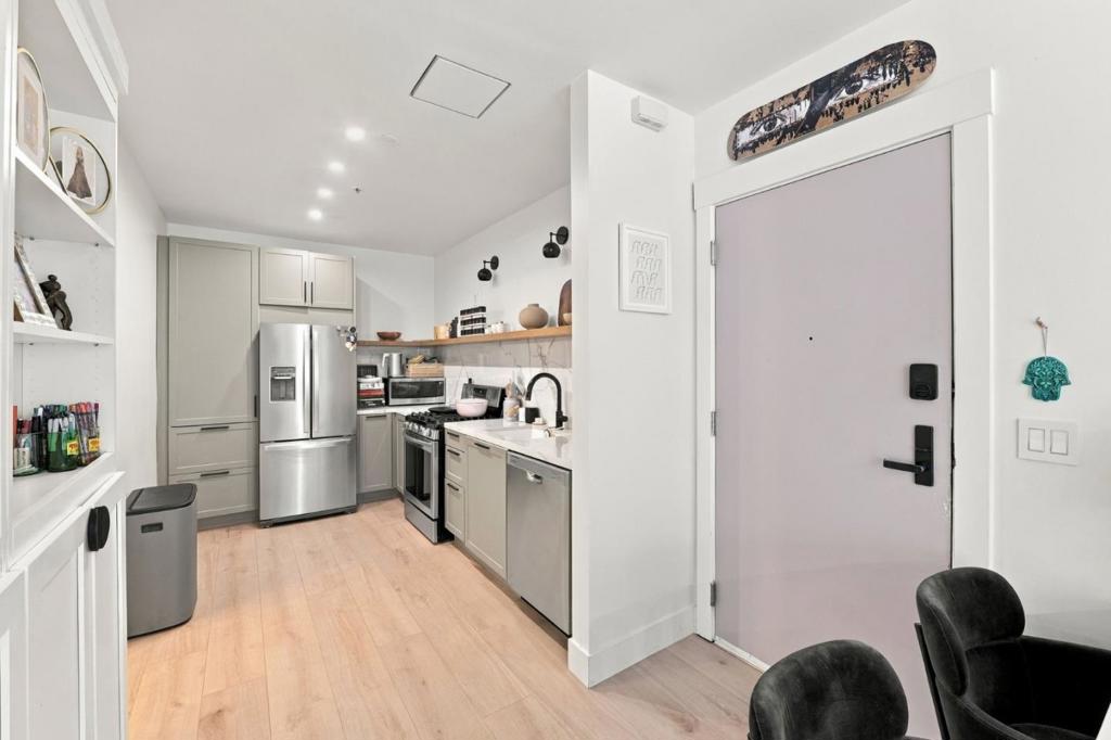 270 Valencia Street 205 Property Photo 7