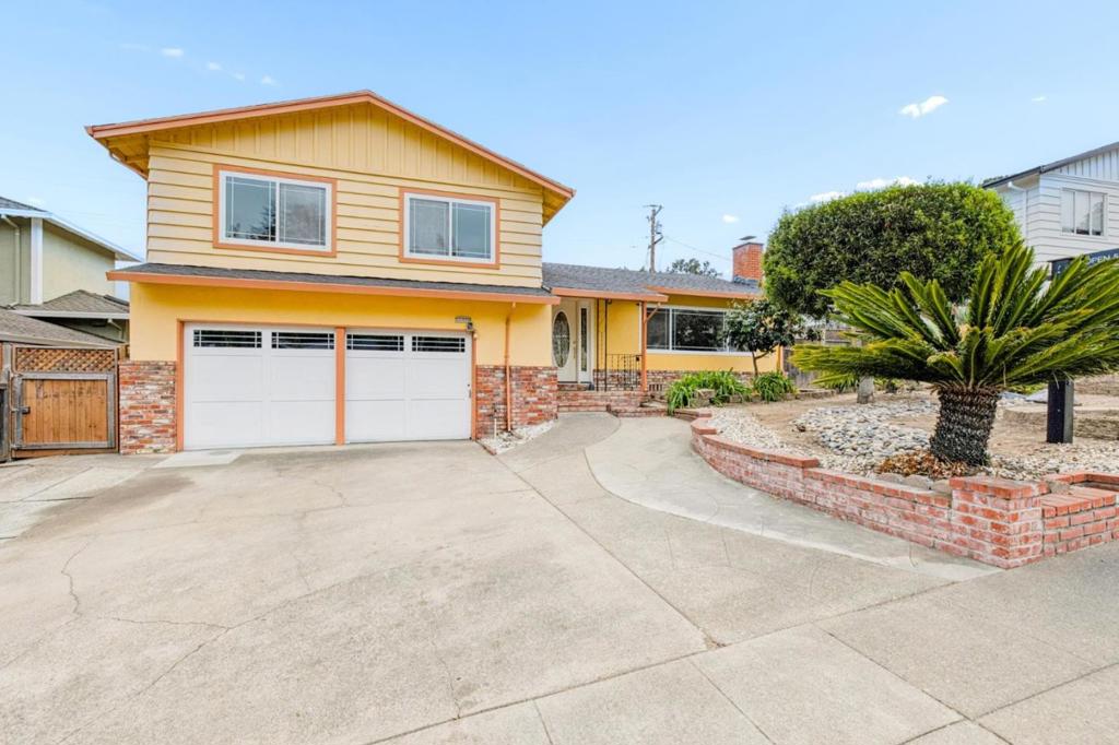 3815 Vineyard Drive Property Photo 1
