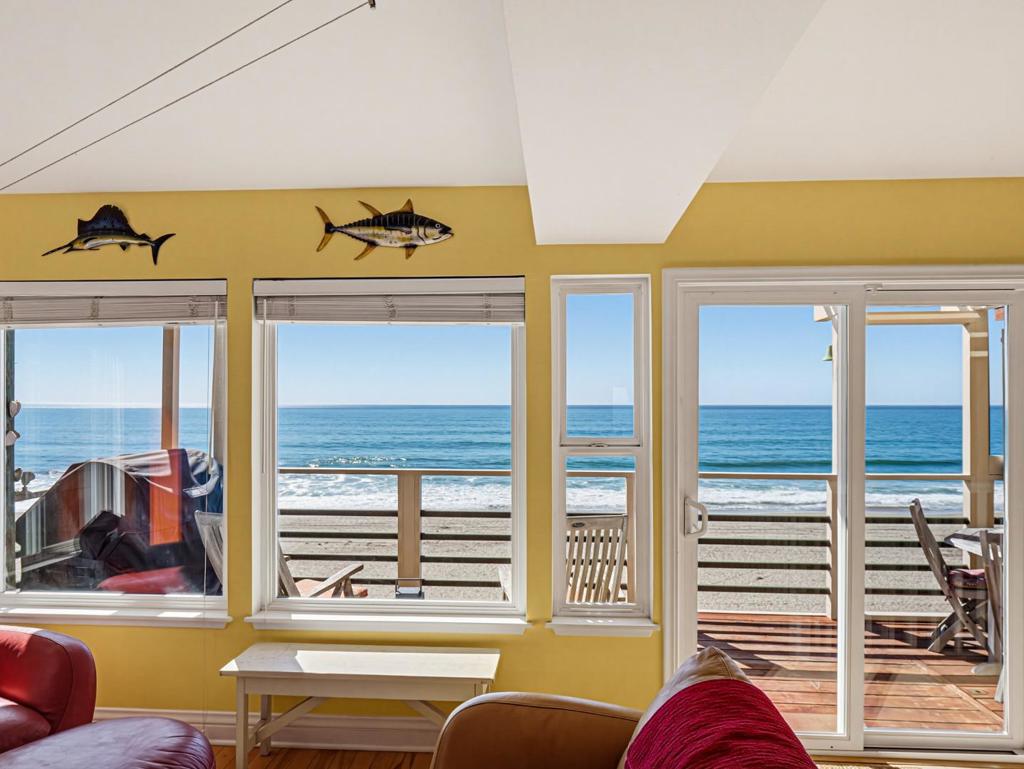 460 Oceanview Drive Property Photo 1