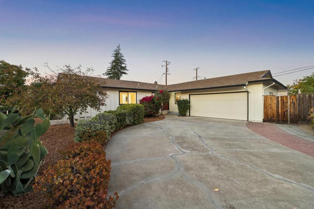 10770 Martinwood Way Property Photo 3