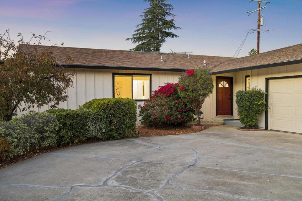 10770 Martinwood Way Property Photo 4