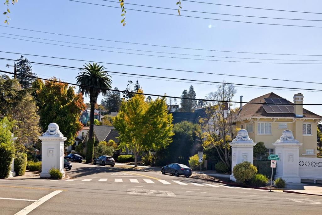 6007 Rockridge Boulevard Property Photo 3