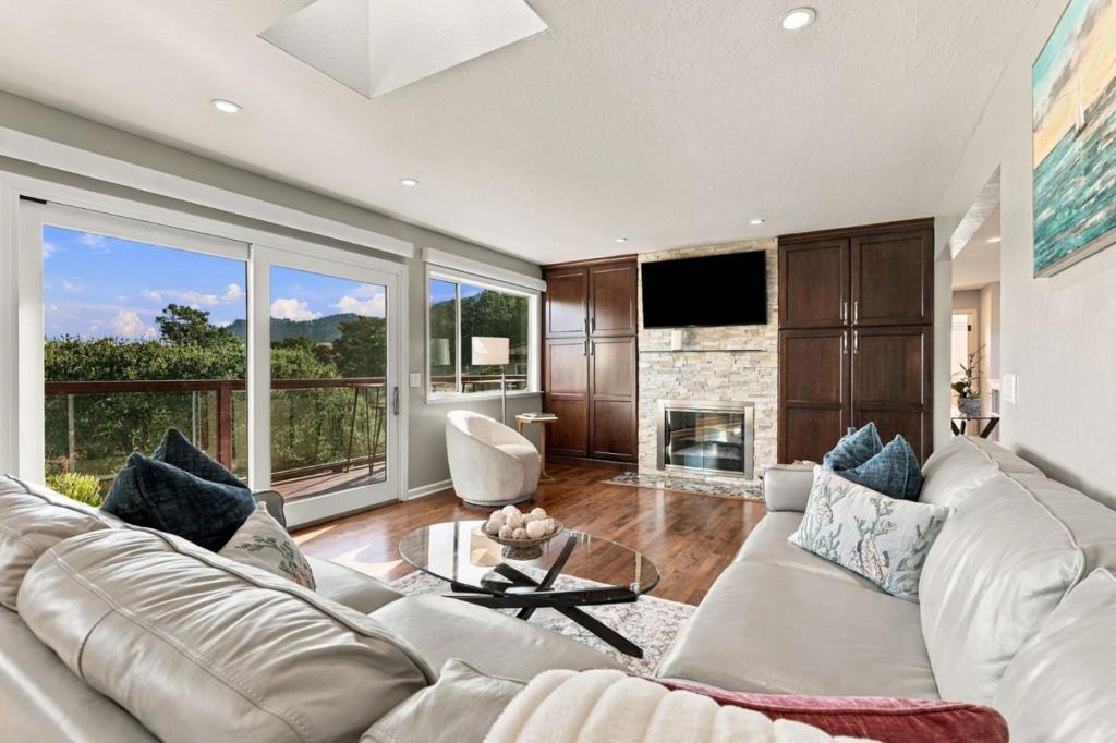 3035 Ribera Road Property Photo 9