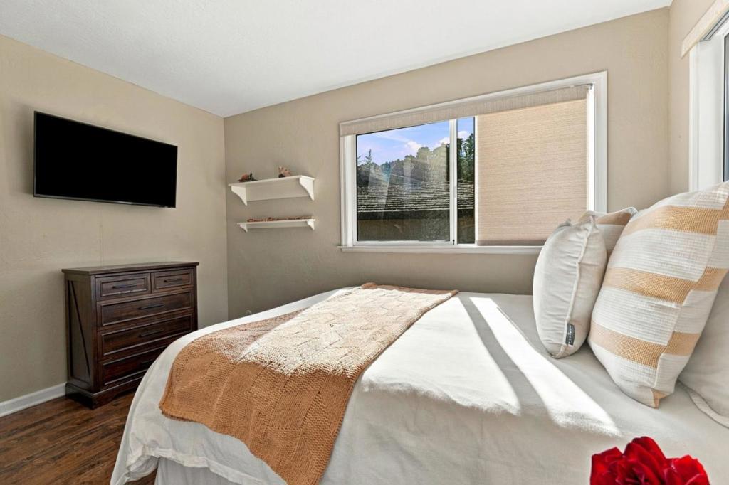 3035 Ribera Road Property Photo 22