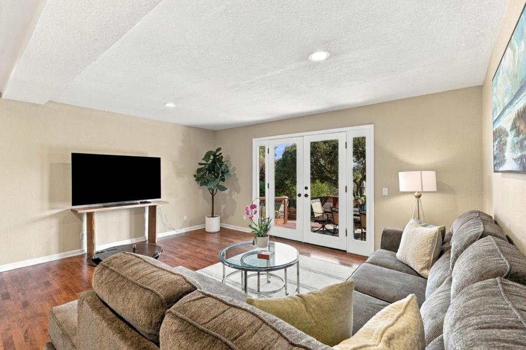 3035 Ribera Road Property Photo 34