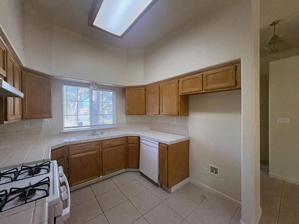 2962 Westminster Court Property Photo 7